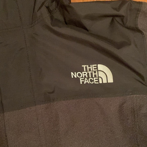 The North Face boys rain jacket - Picture 2 of 3